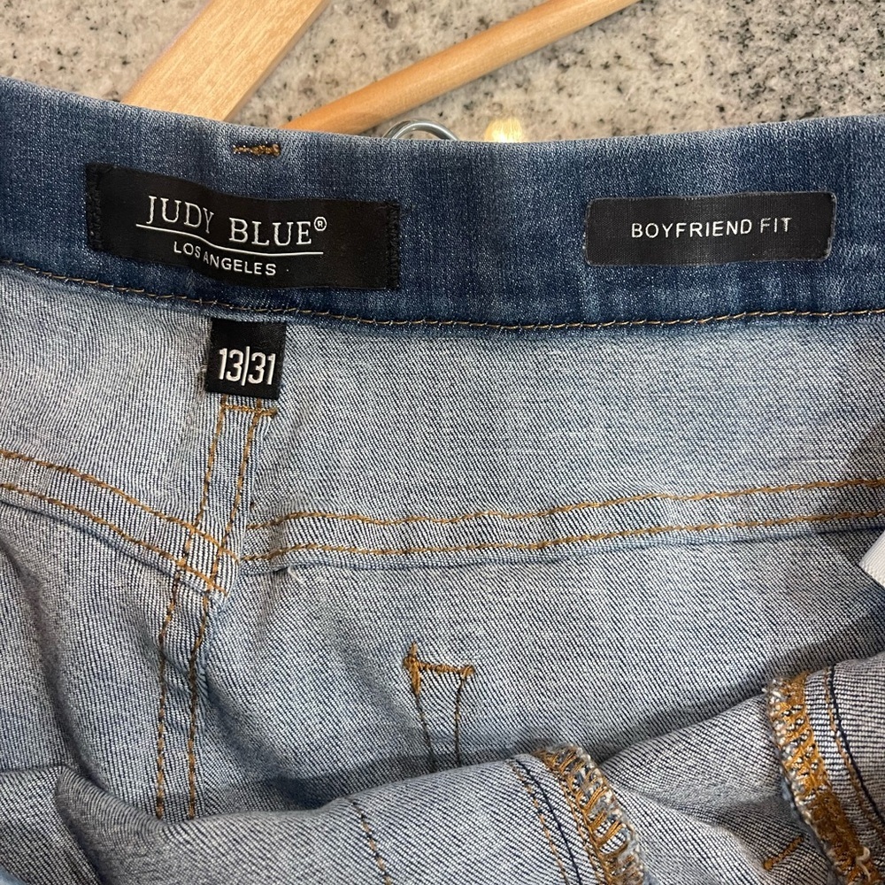Judy Blue Medium Wash Boyfriend Jeans with Distressing - Picture 5 of 6
